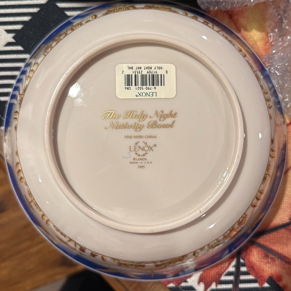 Lenox The Holy Night Nativity Bowl - Picture 3 of 4